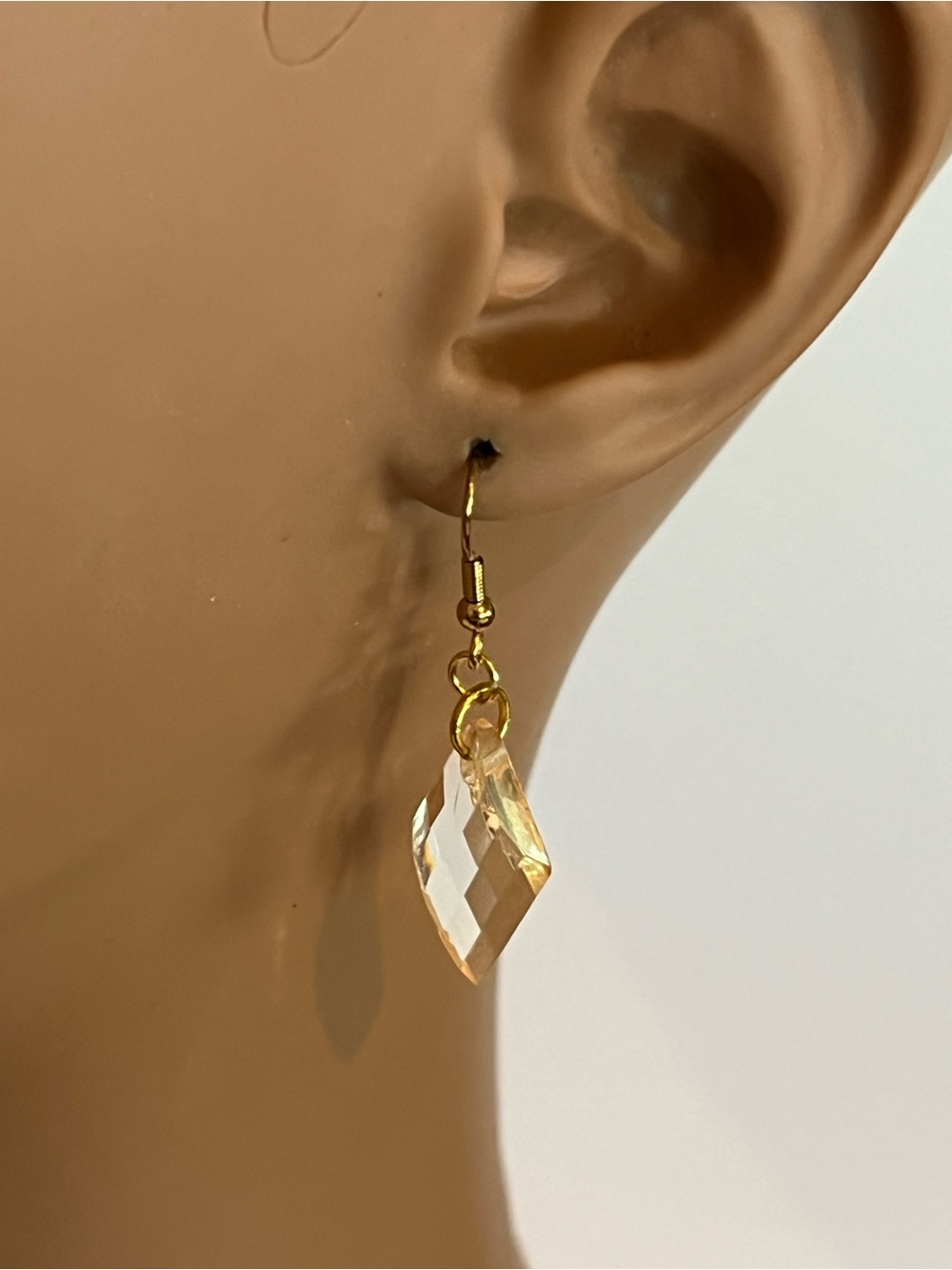 Crystal Faceted Diamond Shape Earrings